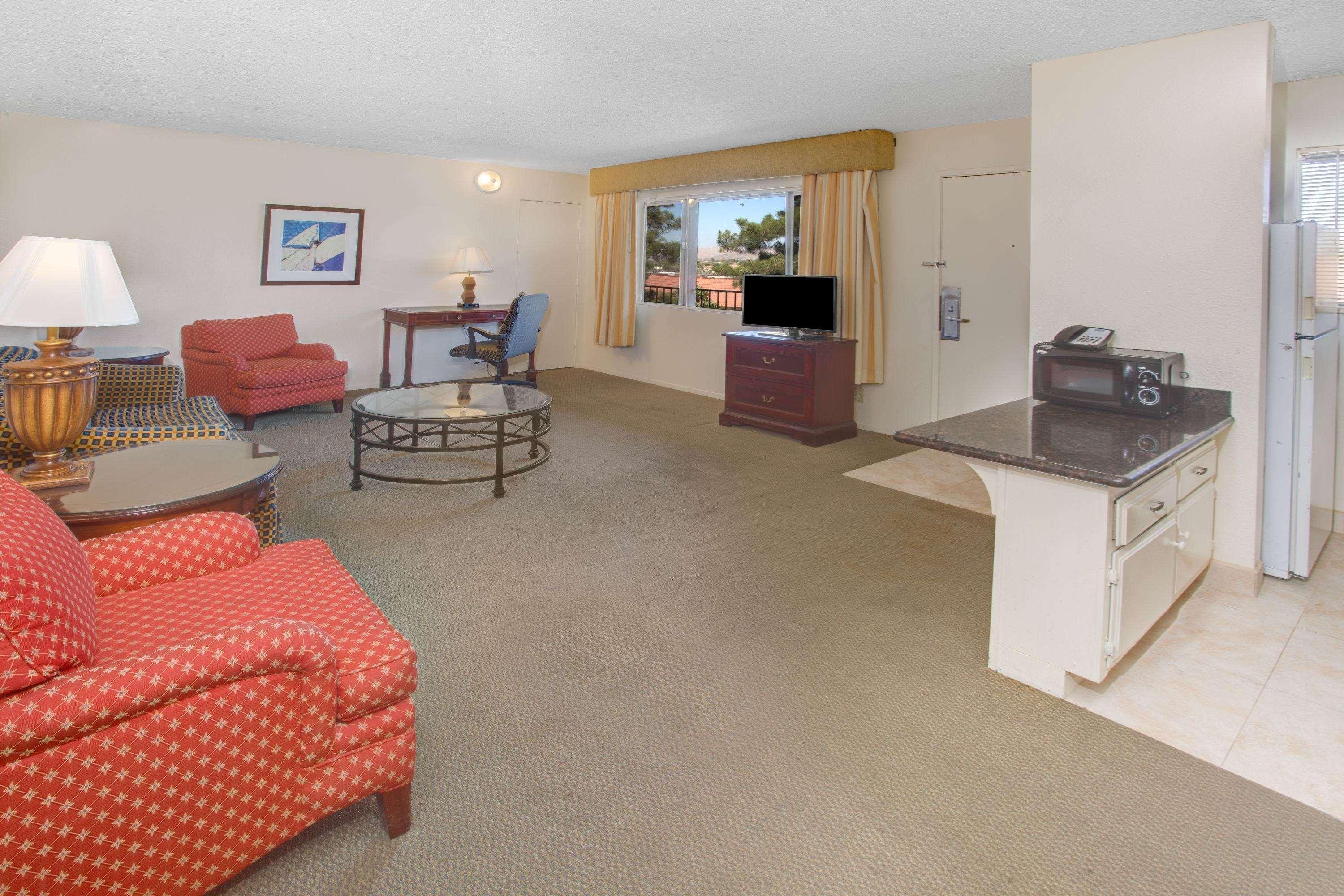 Travelodge Inn & Suites By Wyndham Yucca Valley/Joshua Tree Extérieur photo